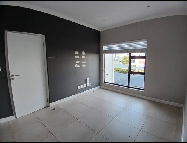 1 BEDROOM APARTMENT TO LET IN EMBERTON ESTATE